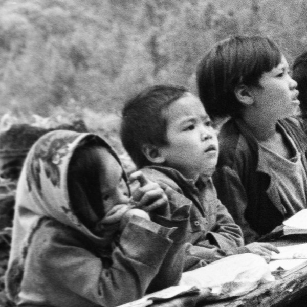 校舍年久失修 随时有倒塌的危险学生们只好露天上课 (2) 局部图